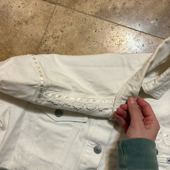 VINTAGE 80’s JORDACHE white denim jacket with ricrac trim - Picture 7 of 10